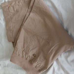 Lucy Activewear, medium (fits like 10 women, 11 junior), crop